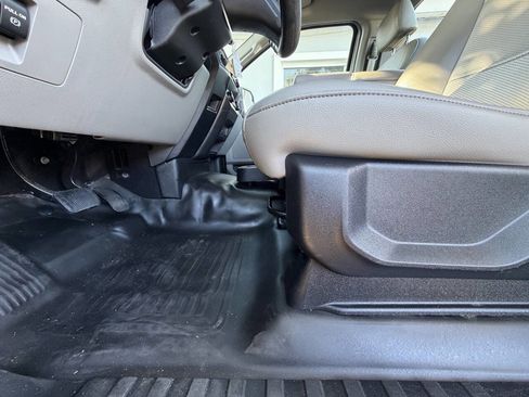 Used 2019 Ford F150 XL w/ Trailer Tow Package image 11