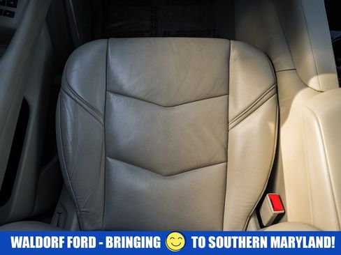 Used 2019 Cadillac Escalade ESV Luxury image 34