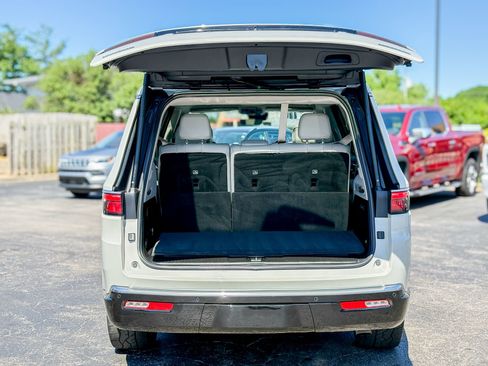 Used 2022 Jeep Wagoneer Series III w/ Premium Group I AWD/4WD image 42