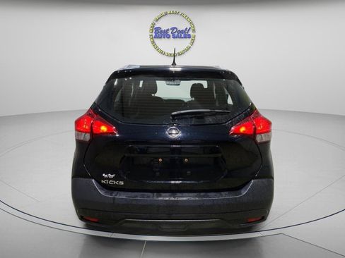 Used 2018 Nissan Kicks S FWD image 3