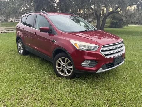 Used 2018 Ford Escape SE w/ Ford Safe & Smart Package AWD/4WD image 3