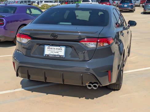 Used 2023 Toyota Corolla SE image 3