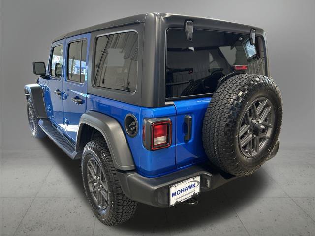 Used 2025 Jeep Wrangler Unlimited Sport AWD/4WD image 3