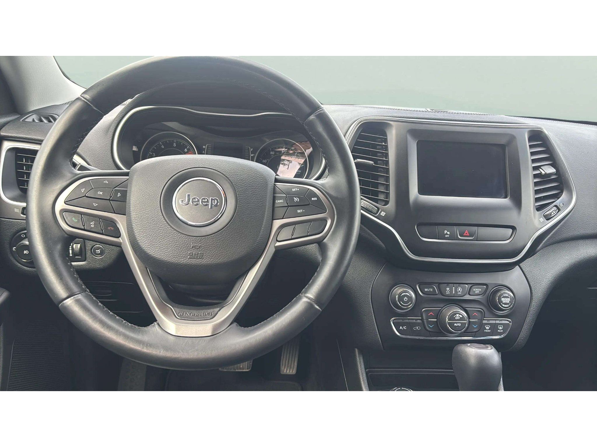 Used 2019 Jeep Cherokee Latitude Plus w/ Comfort/Convenience Group AWD/4WD image 12