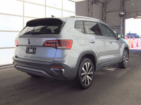 Used 2024 Volkswagen Taos SE FWD image 5