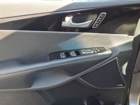 Used 2016 Kia Sorento SX image 15