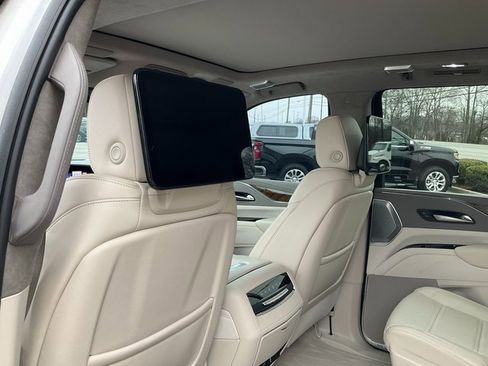 Certified 2024 Cadillac Escalade Sport Platinum image 18