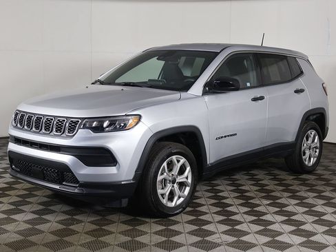 Used 2025 Jeep Compass Sport AWD/4WD image 6