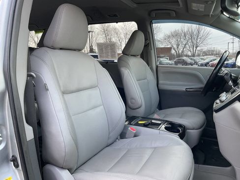 Used 2019 Toyota Sienna image 41