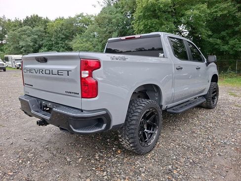 Used 2024 Chevrolet Silverado 1500 Custom Trail Boss w/ Dark Appearance Package AWD/4WD image 4