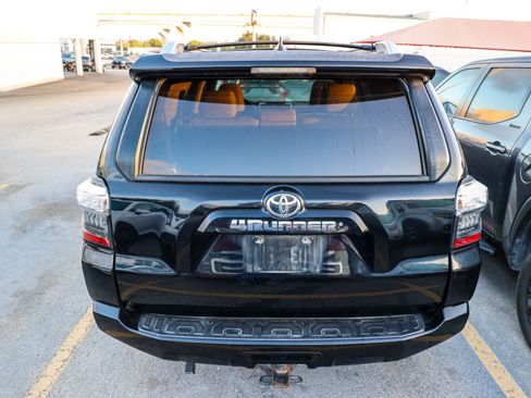 Used 2016 Toyota 4Runner SR5 AWD/4WD image 9