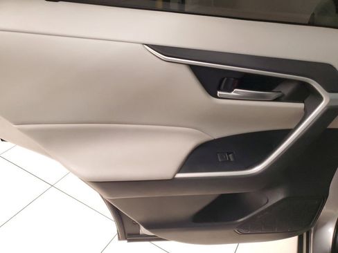 Used 2022 Toyota RAV4 XLE Premium image 14