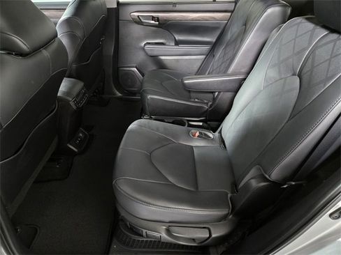 Used 2021 Toyota Highlander Platinum image 15