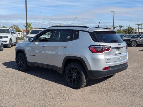 New 2026 Jeep Compass Latitude image 3