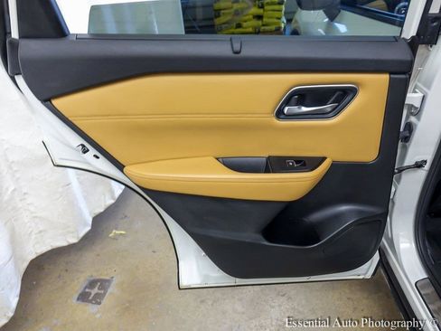 Used 2021 Nissan Rogue Platinum image 25