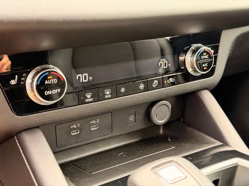 Used 2025 Mitsubishi Outlander SE FWD image 32