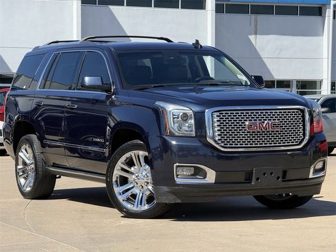 Used 2017 GMC Yukon Denali image 2