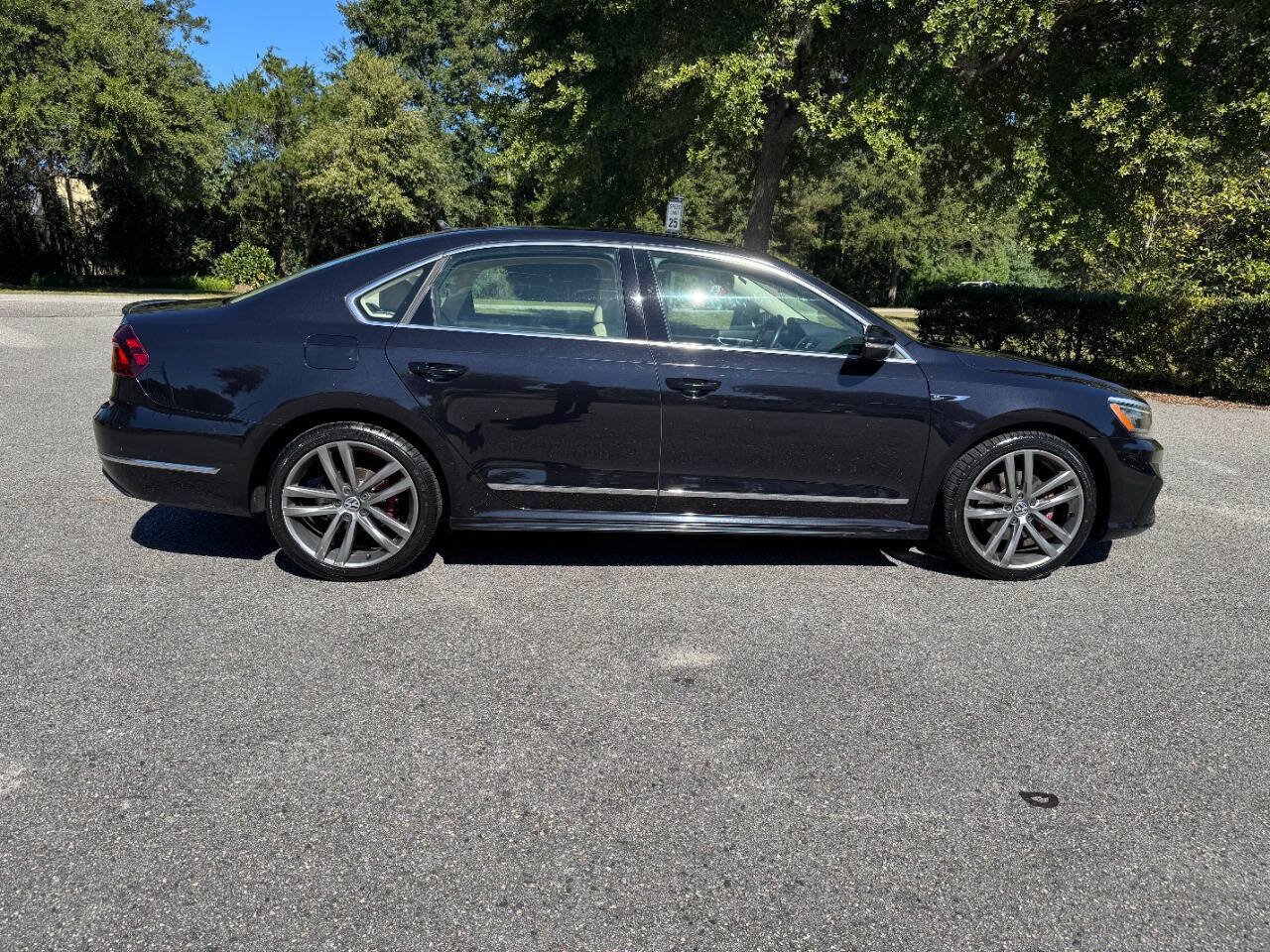 Used 2019 Volkswagen Passat 2.0T SE R-Line FWD image 7