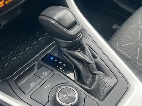 Certified 2021 Toyota RAV4 XLE image 18