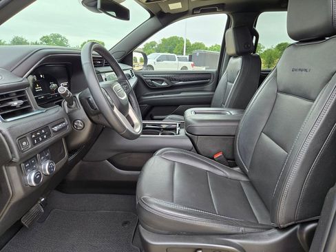 Used 2023 GMC Yukon XL Denali AWD/4WD image 9