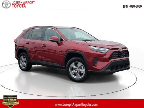 Used 2025 Toyota RAV4 XLE image 1