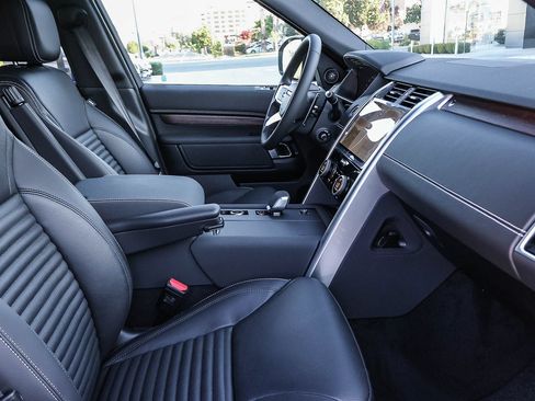 New 2026 Land Rover Discovery Dynamic SE AWD/4WD image 16