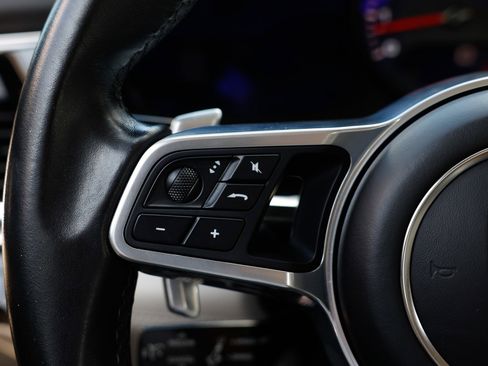 Used 2020 Porsche Panamera image 31