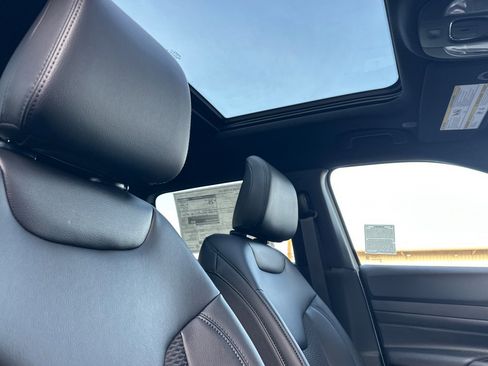 New 2026 Jeep Compass Latitude image 17