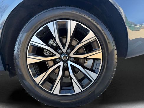Used 2024 Volvo XC60 B5 Plus image 30