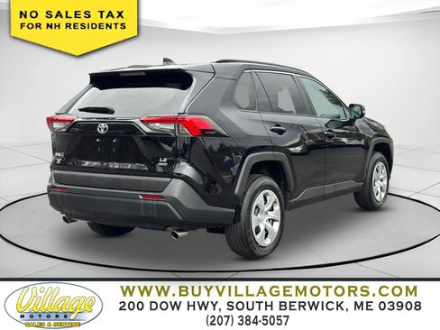 Used 2021 Toyota RAV4 LE image 4