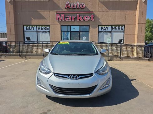 Used 2016 Hyundai Elantra SE w/ Option Group 02 FWD image 2