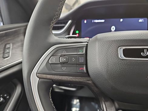 Used 2024 Jeep Grand Cherokee L Limited w/ Luxury Tech Group II image 17