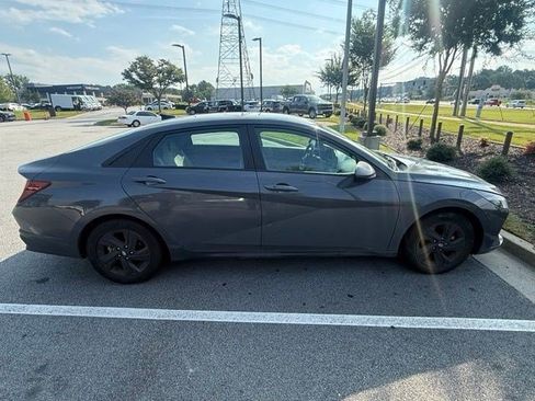 Used 2023 Hyundai Elantra SEL FWD image 6