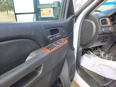 Used 2011 Chevrolet Silverado 2500 LTZ w/ LTZ Plus Package image 18