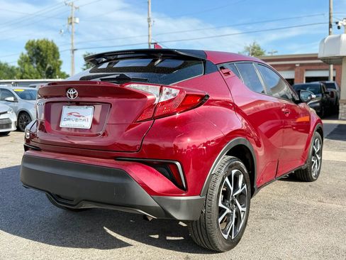 Used 2018 Toyota C-HR XLE FWD image 3