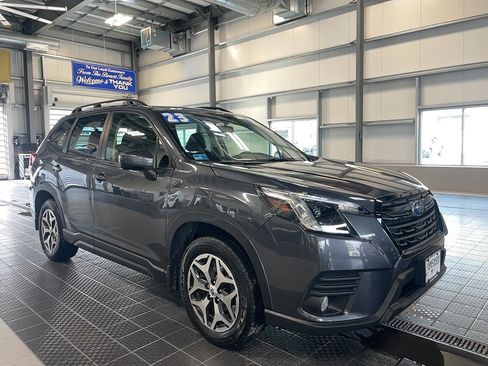 Used 2023 Subaru Forester Premium image 1