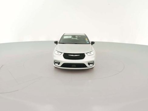 New 2026 Chrysler Pacifica Select image 2