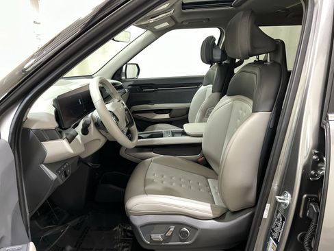 Used 2024 Kia EV9 Wind AWD/4WD image 17