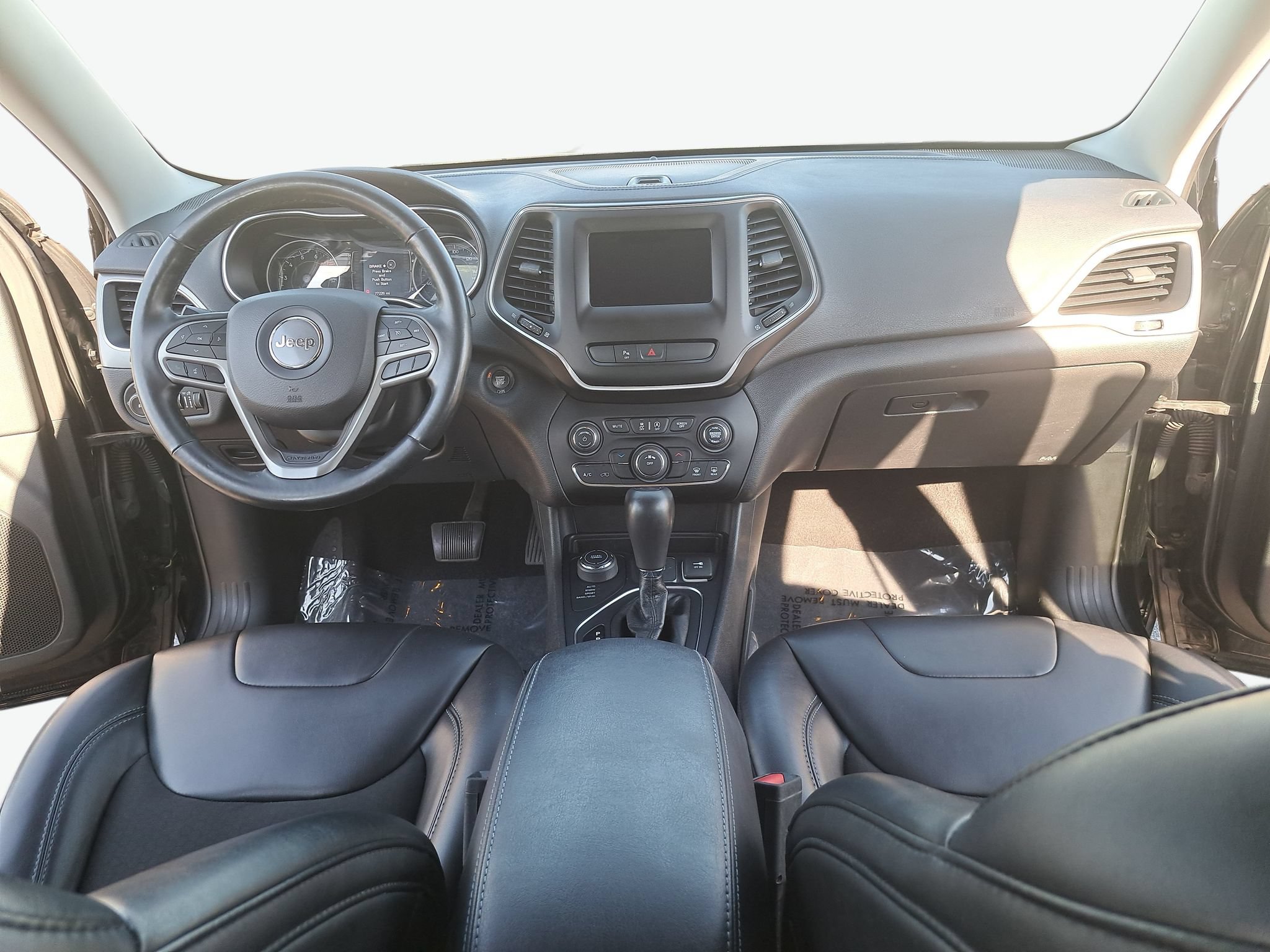 Used 2019 Jeep Cherokee Latitude Plus w/ Cold Weather Group AWD/4WD image 10