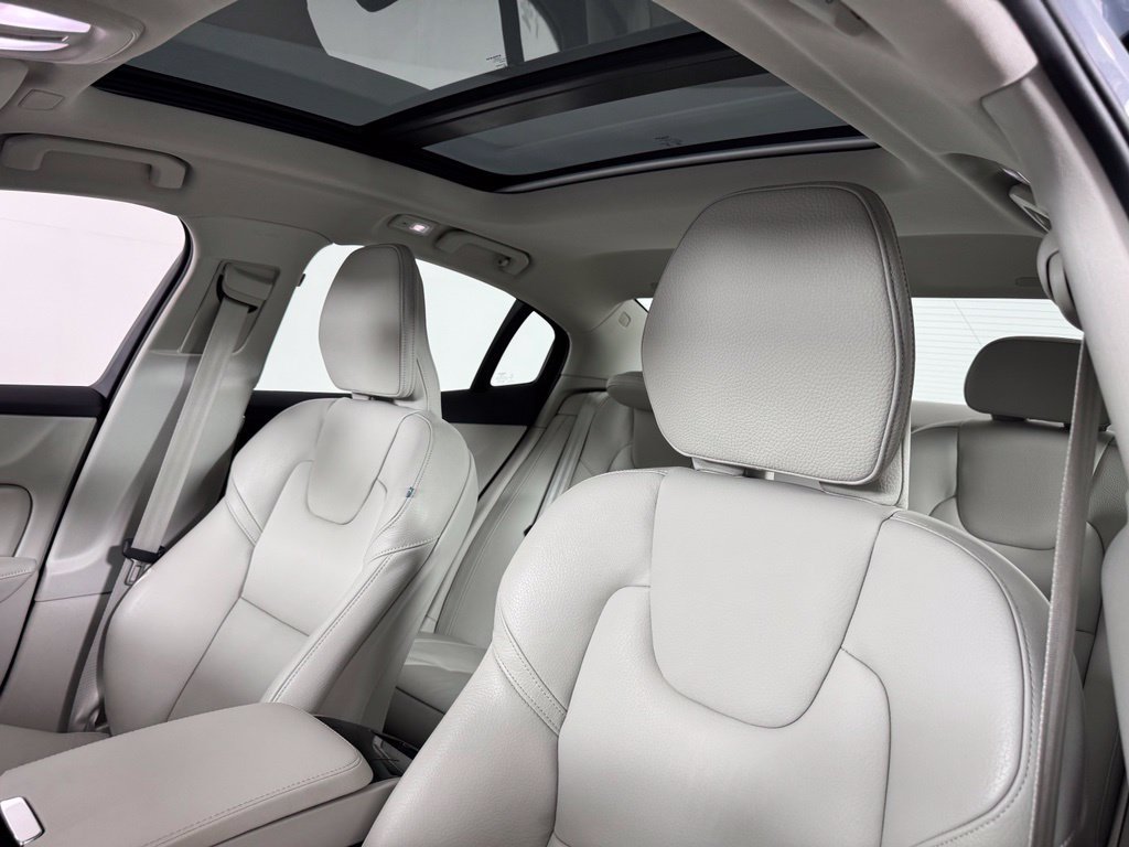 Certified 2024 Volvo S60 T8 Plus AWD/4WD image 18