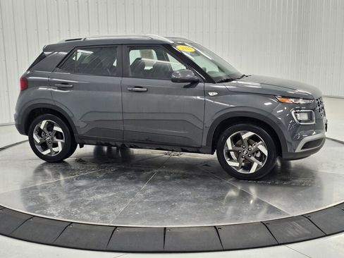 Used 2025 Hyundai Venue SEL FWD image 7