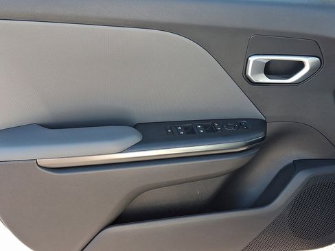 New 2025 Kia K4 LX image 8