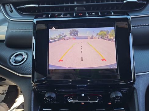 New 2025 Jeep Grand Cherokee Laredo X image 20