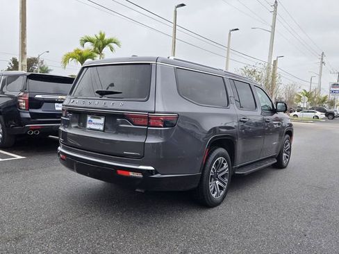 Used 2023 Jeep Wagoneer L Series II image 7