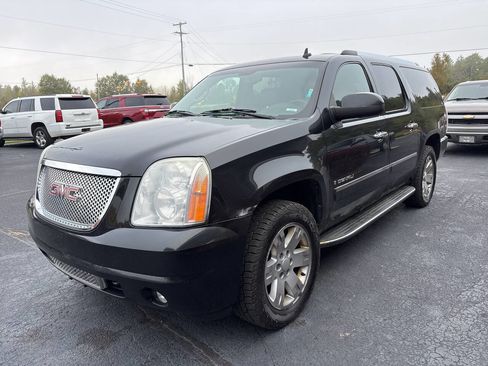 Used 2009 GMC Yukon XL Denali image 2