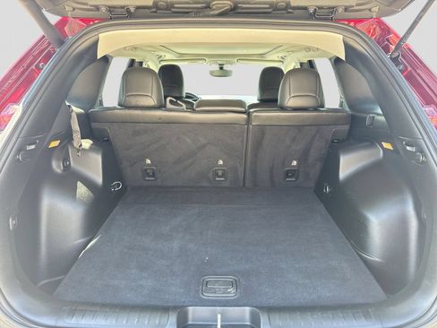Used 2019 Jeep Cherokee Trailhawk w/ Comfort/Convenience Group AWD/4WD image 39