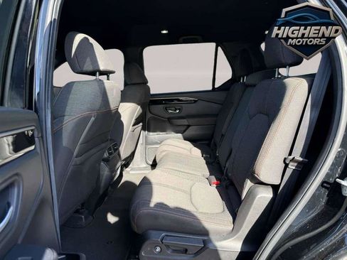 Used 2025 Honda Pilot Sport image 15