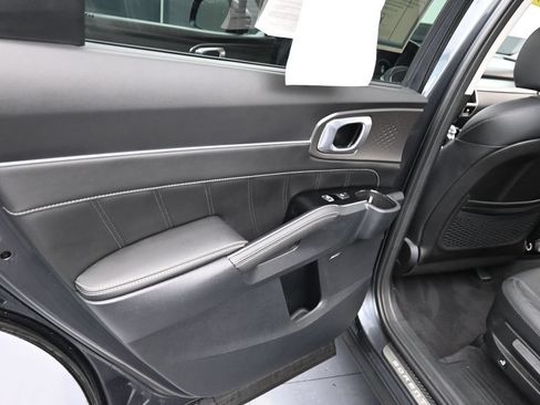 Used 2023 Kia Sorento SX AWD/4WD image 12