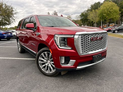 Used 2021 GMC Yukon XL Denali w/ Denali Premium Package image 2