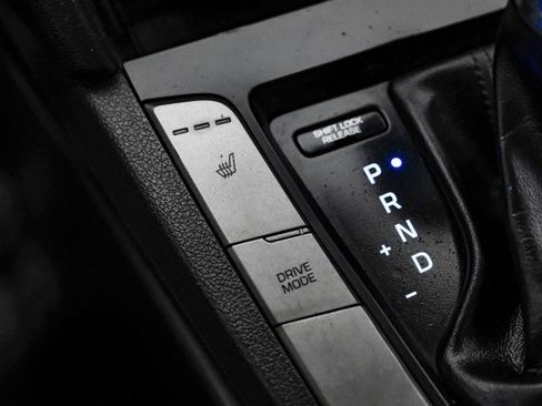 Used 2017 Hyundai Elantra Limited image 22